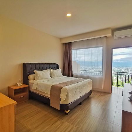 Bukit Indah Doda Hotel & Resorts Palu Exterior photo