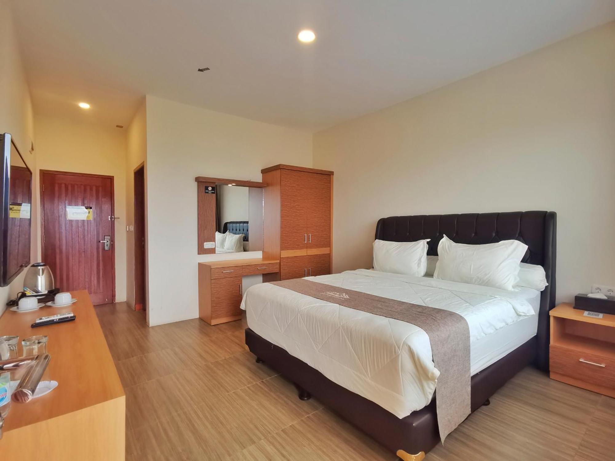 Bukit Indah Doda Hotel & Resorts Palu Exterior photo